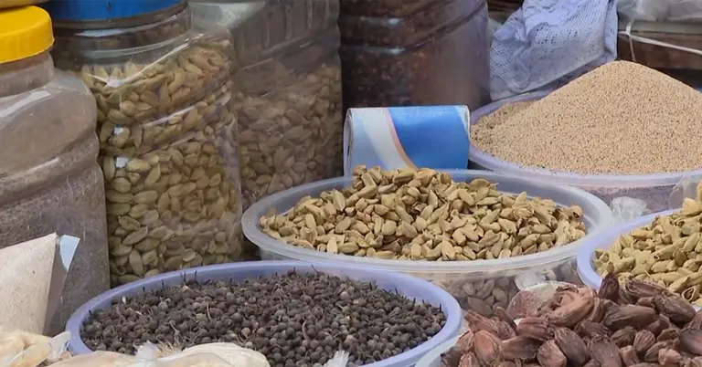 বিভিন্ন মসলার ছবি